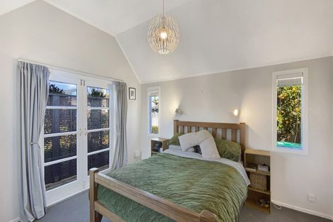 Photo of property in 74 Ferry Parade, Herald Island, Auckland, 0618