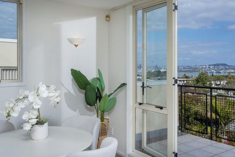 Photo of property in 18/166 Mokoia Road, Chatswood, Auckland, 0626