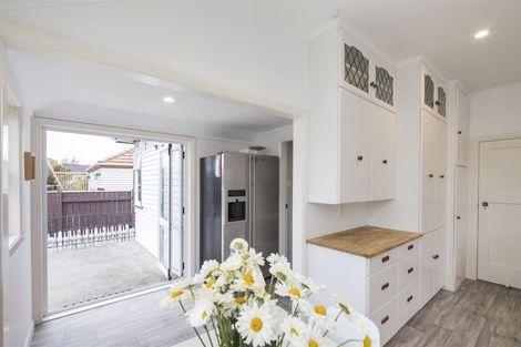 Photo of property in 25 Ihle Street, Terrace End, Palmerston North, 4410