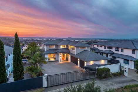 Photo of property in 8 Verley Rise, East Tamaki Heights, Auckland, 2016