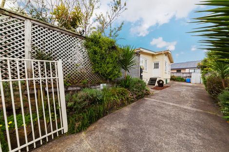 Photo of property in 2a Woodvale Road, Glen Eden, Auckland, 0602