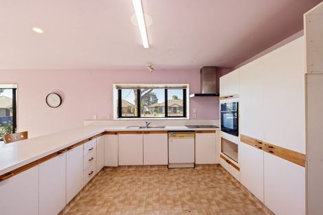 Photo of property in 13 Broadfell Avenue, Avonhead, Christchurch, 8042