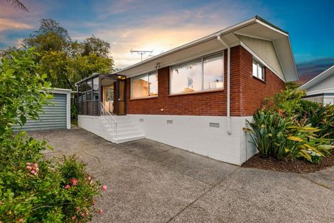 Photo of property in 2/7 Ian Place, Glendene, Auckland, 0602