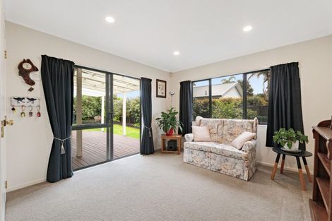 Photo of property in 4 Checketts Place, Papamoa Beach, Papamoa, 3118