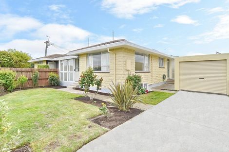 Photo of property in 32 Epsom Road, Sockburn, Christchurch, 8042