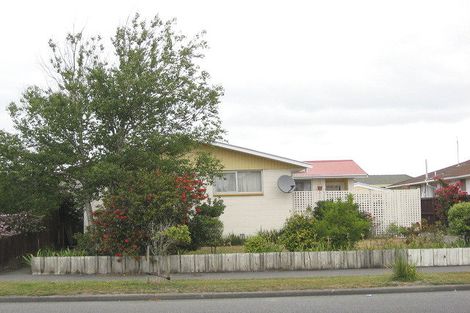 Photo of property in 9 Queenspark Drive, Parklands, Christchurch, 8083