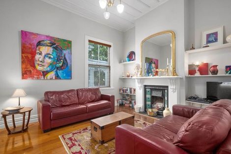 Photo of property in 5 Shoal Bay Road, Devonport, Auckland, 0624