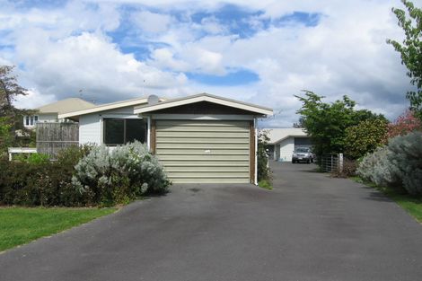 Photo of property in 37 Takinga Street, Mourea, Rotorua, 3074