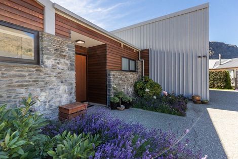 Photo of property in 4 Evening Star Road, Arthurs Point, Queenstown, 9371