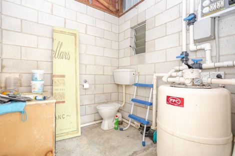 Photo of property in 208 Adelaide Road, Dannevirke, 4930