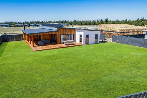 Photo of property in 2 Canal Place, Twizel, 7901