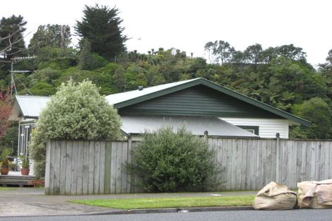 Photo of property in 76 Riversdale Drive, Merrilands, New Plymouth, 4312