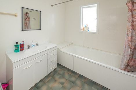 Photo of property in 5 Arawa Place, Castlecliff, Whanganui, 4501