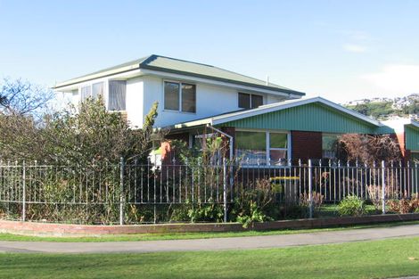 Photo of property in 9 Landsdowne Terrace, Cashmere, Christchurch, 8022