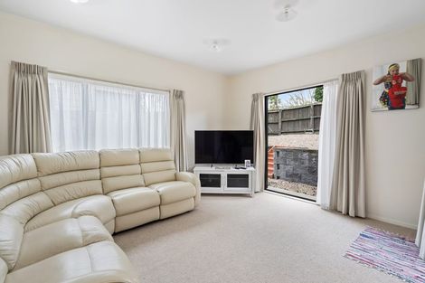 Photo of property in 2 Glucina Place, Glen Eden, Auckland, 0602