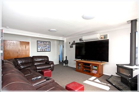 Photo of property in 253 Cambridge Street, Levin, 5510