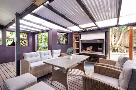 Photo of property in 38 Carlton Terrace, Westown, New Plymouth, 4310