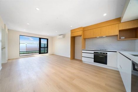 Photo of property in 2/16 Hewlett Road, Massey, Auckland, 0614