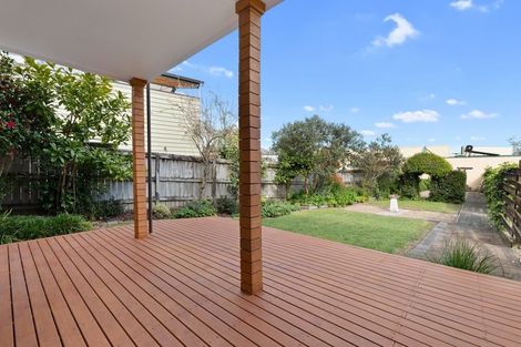 Photo of property in 2b Lake Crescent, Hamilton Lake, Hamilton, 3204