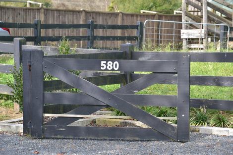 Photo of property in 580 Burtt Road, Runciman, Drury, 2578