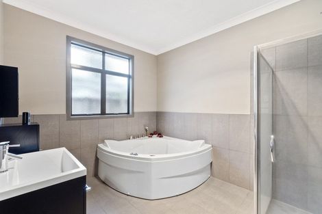 Photo of property in 14 Thistlewood Avenue, Hamilton East, Hamilton, 3216