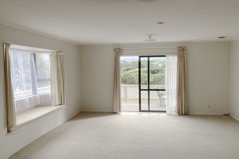 Photo of property in 1a Seagull Place, Whitby, Porirua, 5024