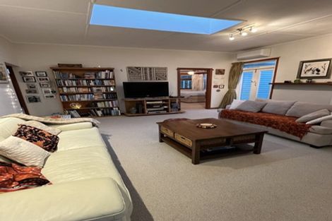 Photo of property in 1 Sunset Parade, Plimmerton, Porirua, 5026