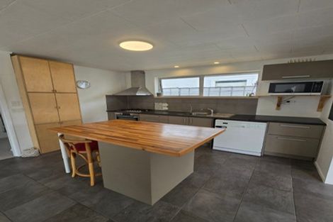Photo of property in 4 Kiwi Road, Raumati Beach, Paraparaumu, 5032