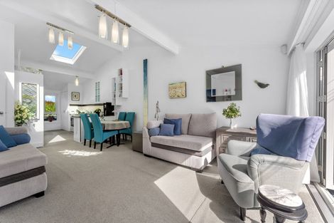 Photo of property in 1/4a Dallinghoe Crescent, Milford, Auckland, 0620