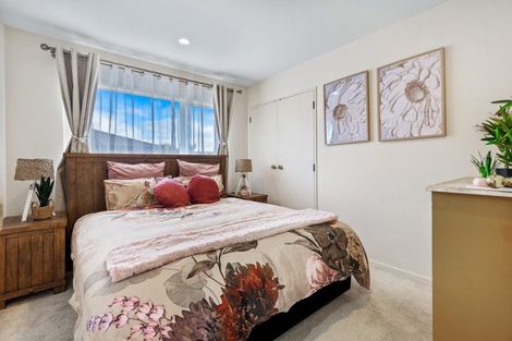 Photo of property in 8 Toledo Avenue, Henderson, Auckland, 0612