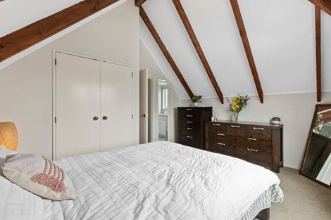 Photo of property in 2/7 Fernlea Rise, Bayview, Auckland, 0629