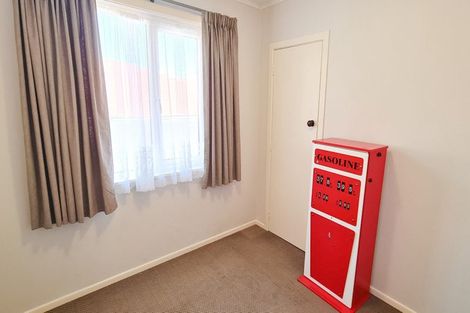 Photo of property in 50 Batchelor Street, Newlands, Wellington, 6037