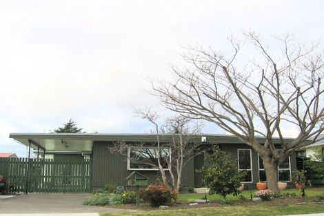 Photo of property in 12 Hammond Road, Taradale, Napier, 4112