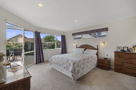 Photo of property in 17d Kinross Drive, Merrilands, New Plymouth, 4312