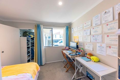 Photo of property in 8 Red Oak Place, Schnapper Rock, Auckland, 0632