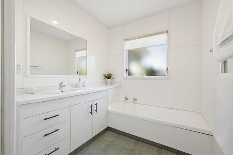 Photo of property in 15 Legorne Lane, Havelock North, 4130