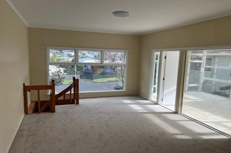 Photo of property in 73 Totaravale Drive, Totara Vale, Auckland, 0629