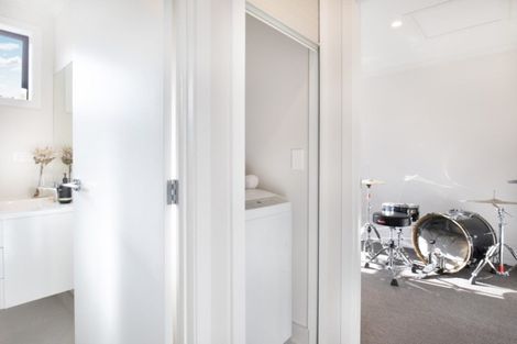 Photo of property in 14 Uku Lane, Hobsonville, Auckland, 0616