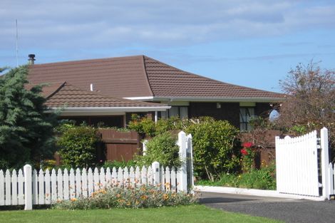 Photo of property in 2 Athenree Road, Athenree, Katikati, 3177