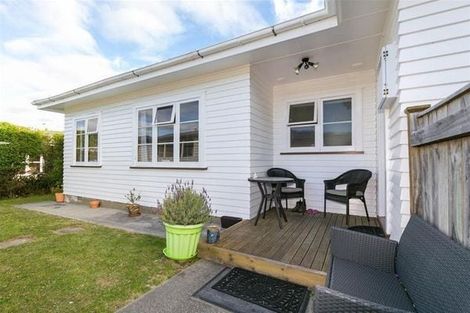 Photo of property in 29 Horokiwi Road West, Newlands, Wellington, 6037