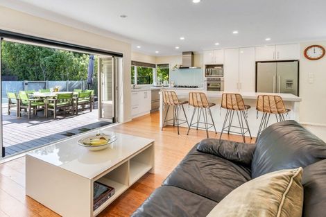 Photo of property in 5 Seymour Road, Mellons Bay, Auckland, 2014