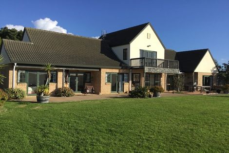 Photo of property in 915 Old North Road, Waimauku, 0882