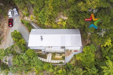 Photo of property in 32 Ngahere Street, Stokes Valley, Lower Hutt, 5019