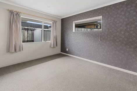 Photo of property in 27 Johnstone Drive, Fitzherbert, Palmerston North, 4410