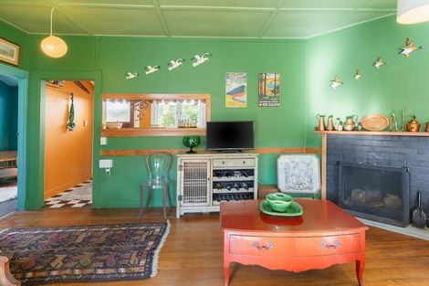 Photo of property in 17a Taranaki Street, Picton, 7220