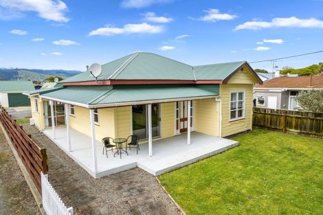 Photo of property in 24 Domain Road, Otaki, 5512