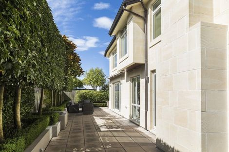 Photo of property in 103 Aikmans Road, Merivale, Christchurch, 8014