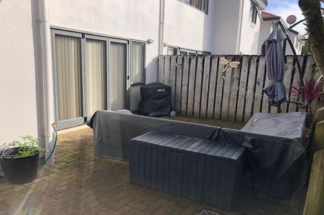 Photo of property in 3/102 Greenhithe Road, Greenhithe, Auckland, 0632