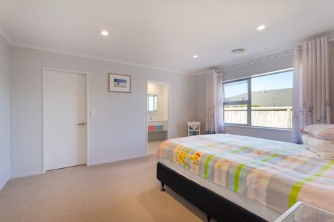 Photo of property in 71 Grenada Drive, Grenada Village, Wellington, 6037