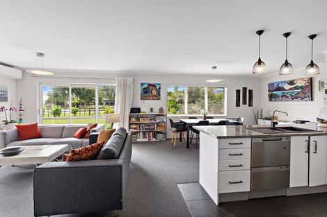 Photo of property in 1098 Queen Street East, Levin, 5571